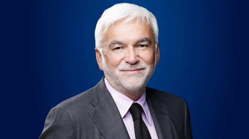 André Vallini Dénonce l’Islamophobie Méthodique de Pascal Praud