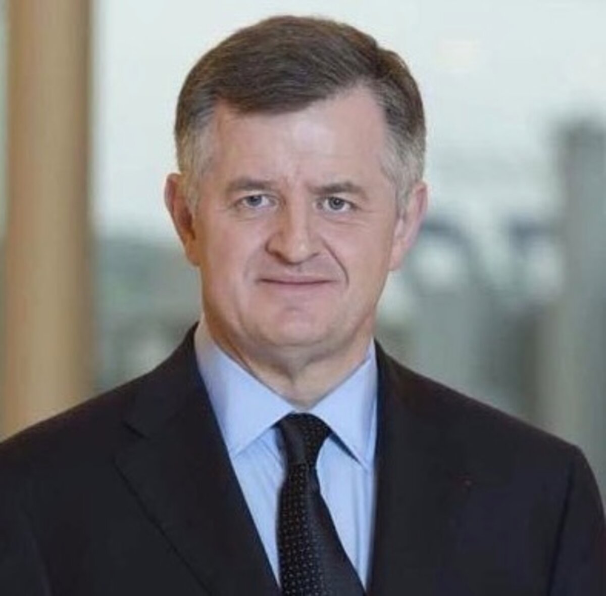 Condamnations sévères pour Jouyet, de Romanet et Bauer dans une affaire de contrats controversés