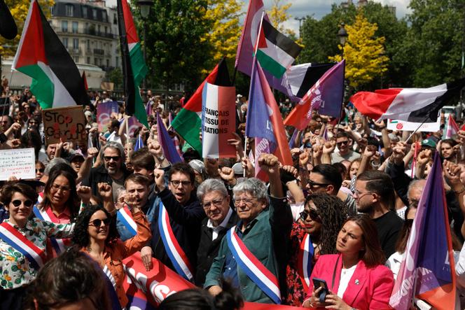 Manifestation contre l’islamophobie à Paris après la mort d’un imam