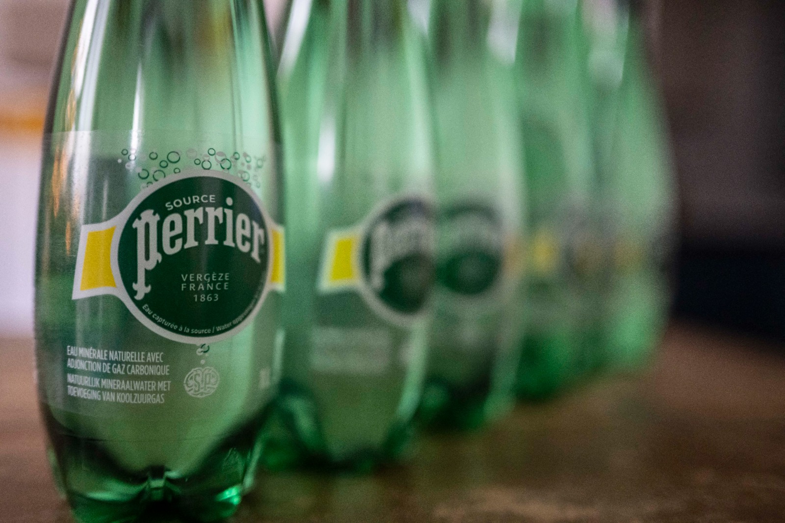 Scandale de l’eau minérale : Nestlé et le gouvernement condamnés pour tromperie massive