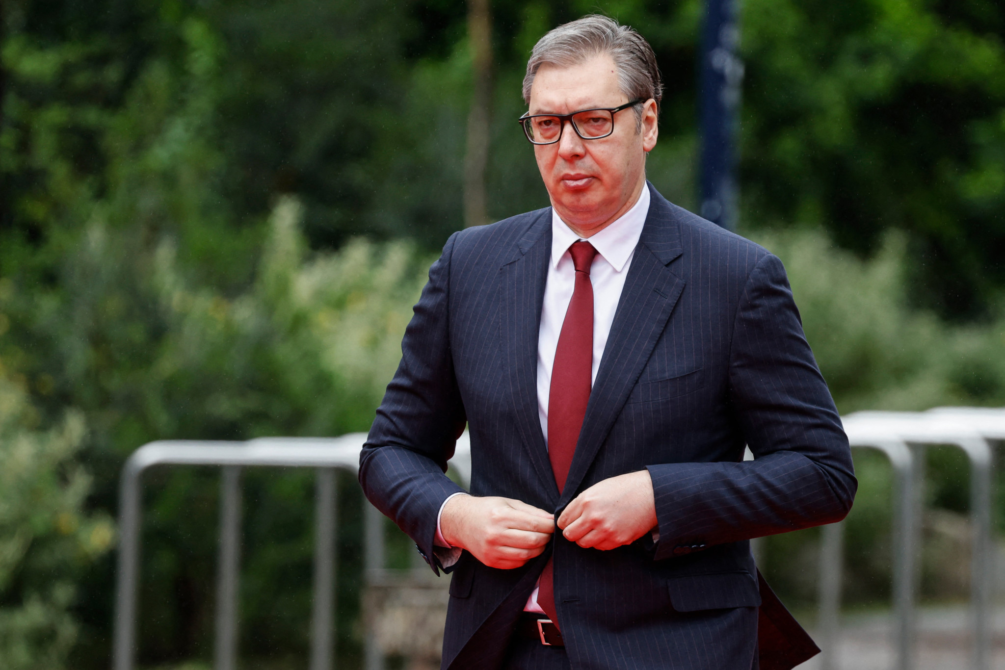 Les émeutes en Serbie poussent Vucic à organiser des élections anticipées